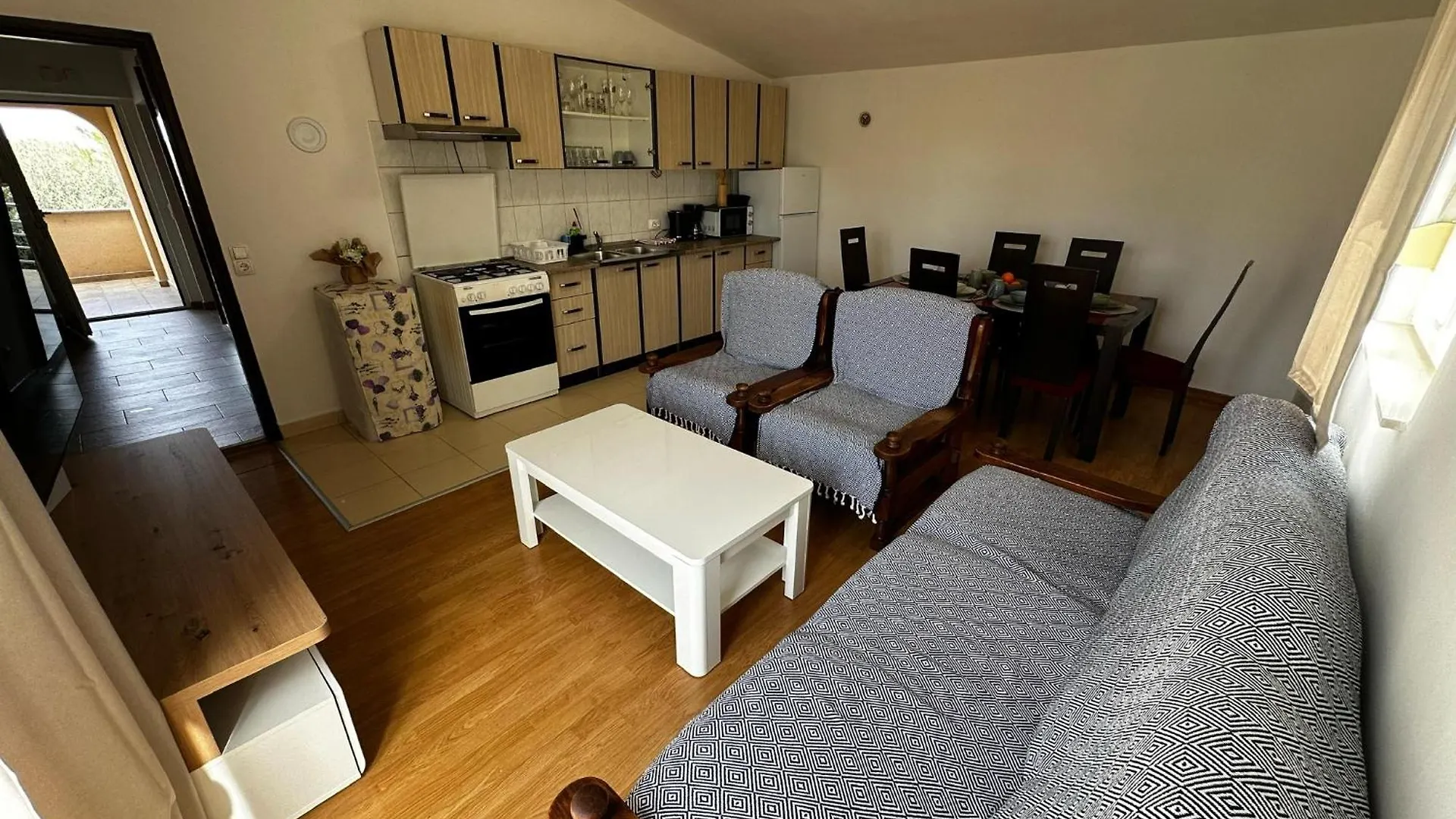 Royal Diana Apartments 비르
